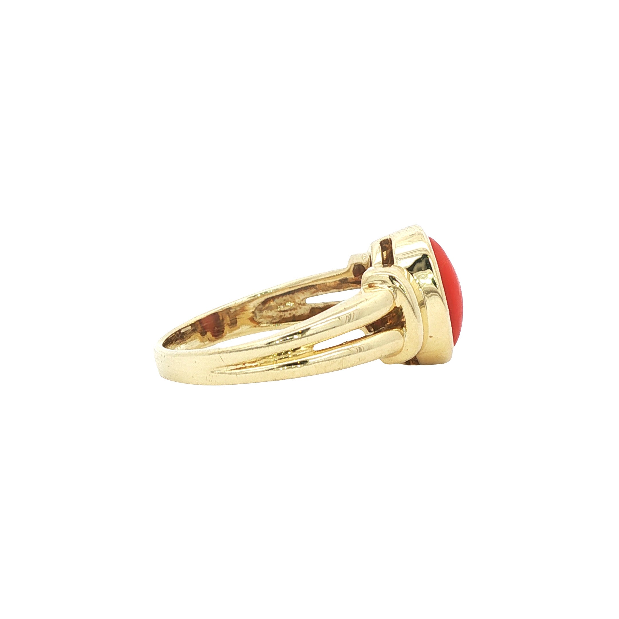 Vintage gold ring with blood coral, 14 kt