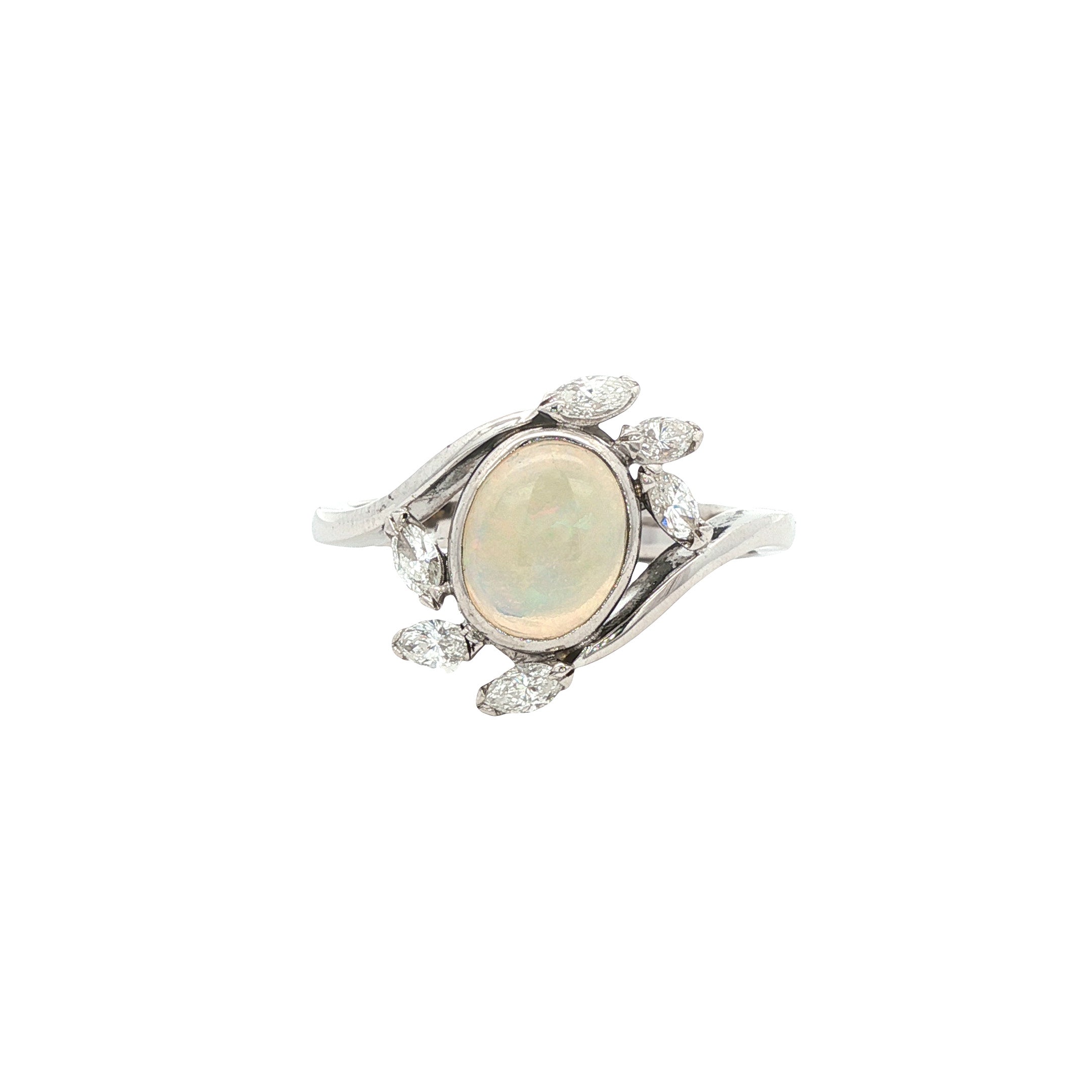 Vintage 14 kt white gold ring with opal and diamond