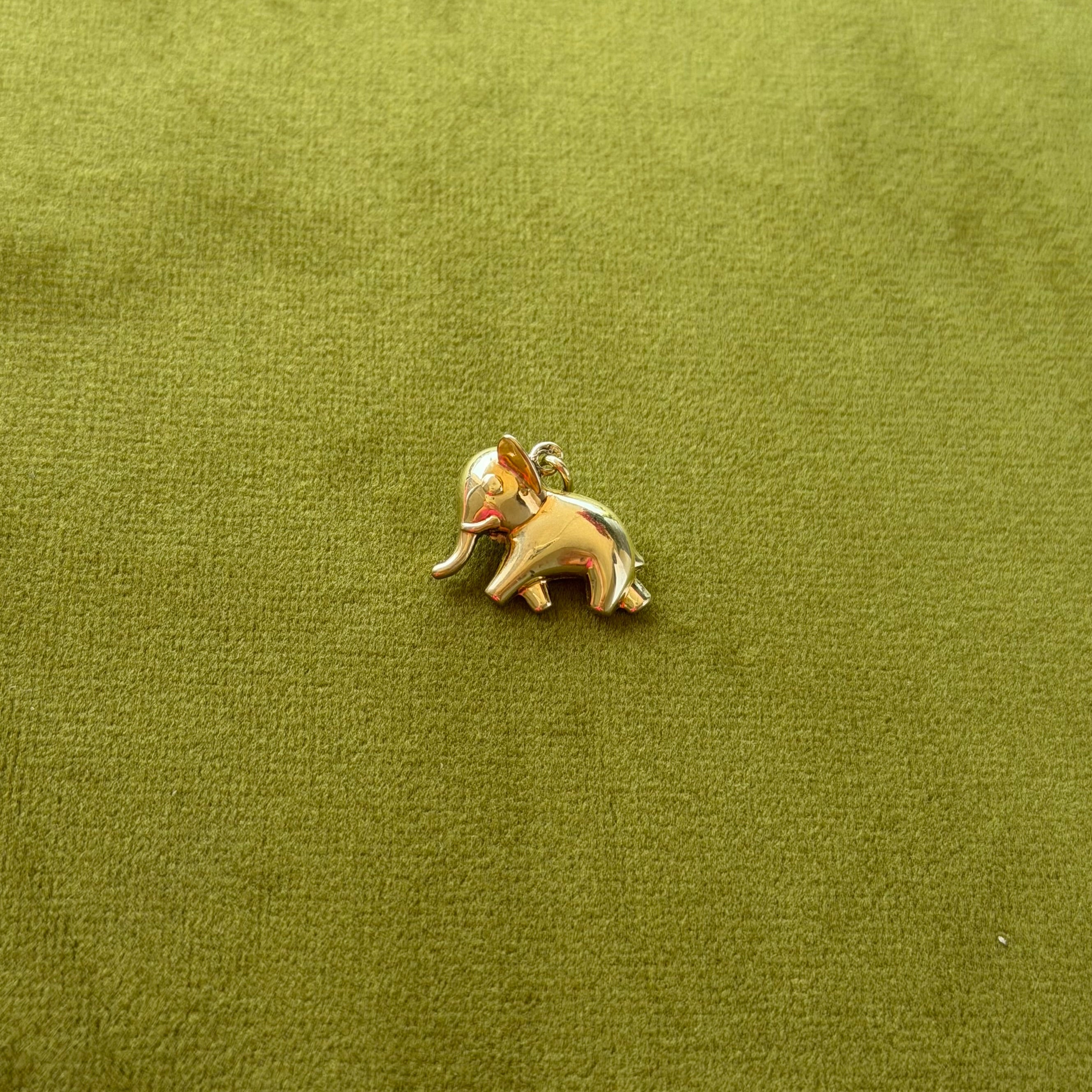 Vintage gold elephant pendant 14 kt