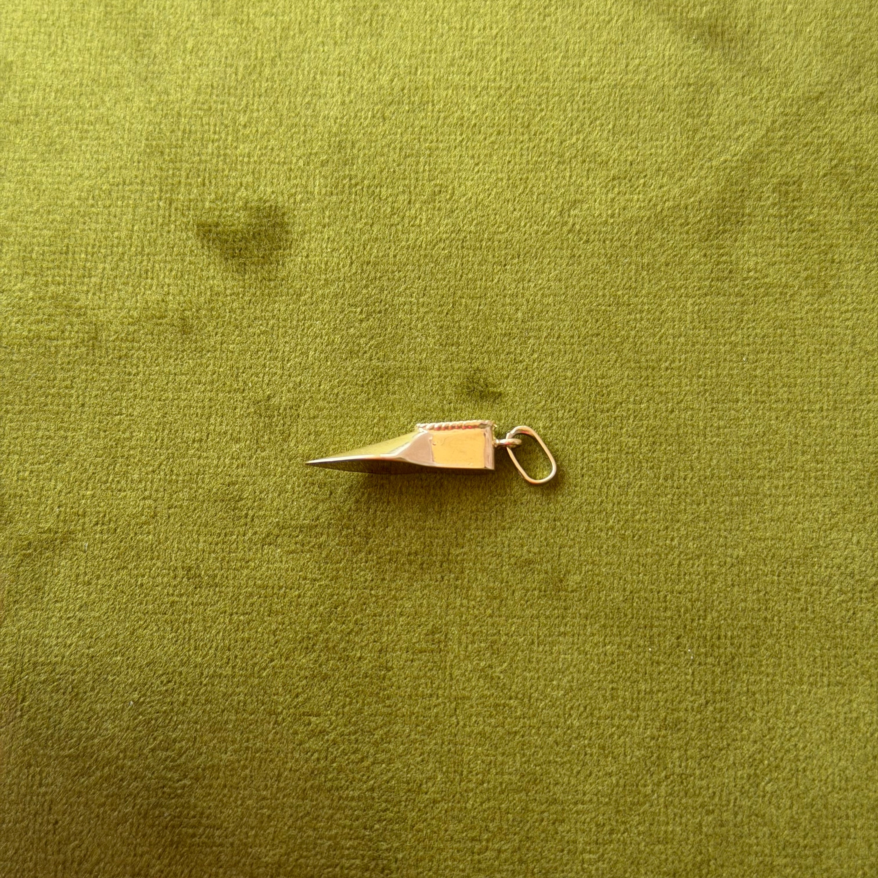 Vintage gold Arabic shoe pendant, 14 kt