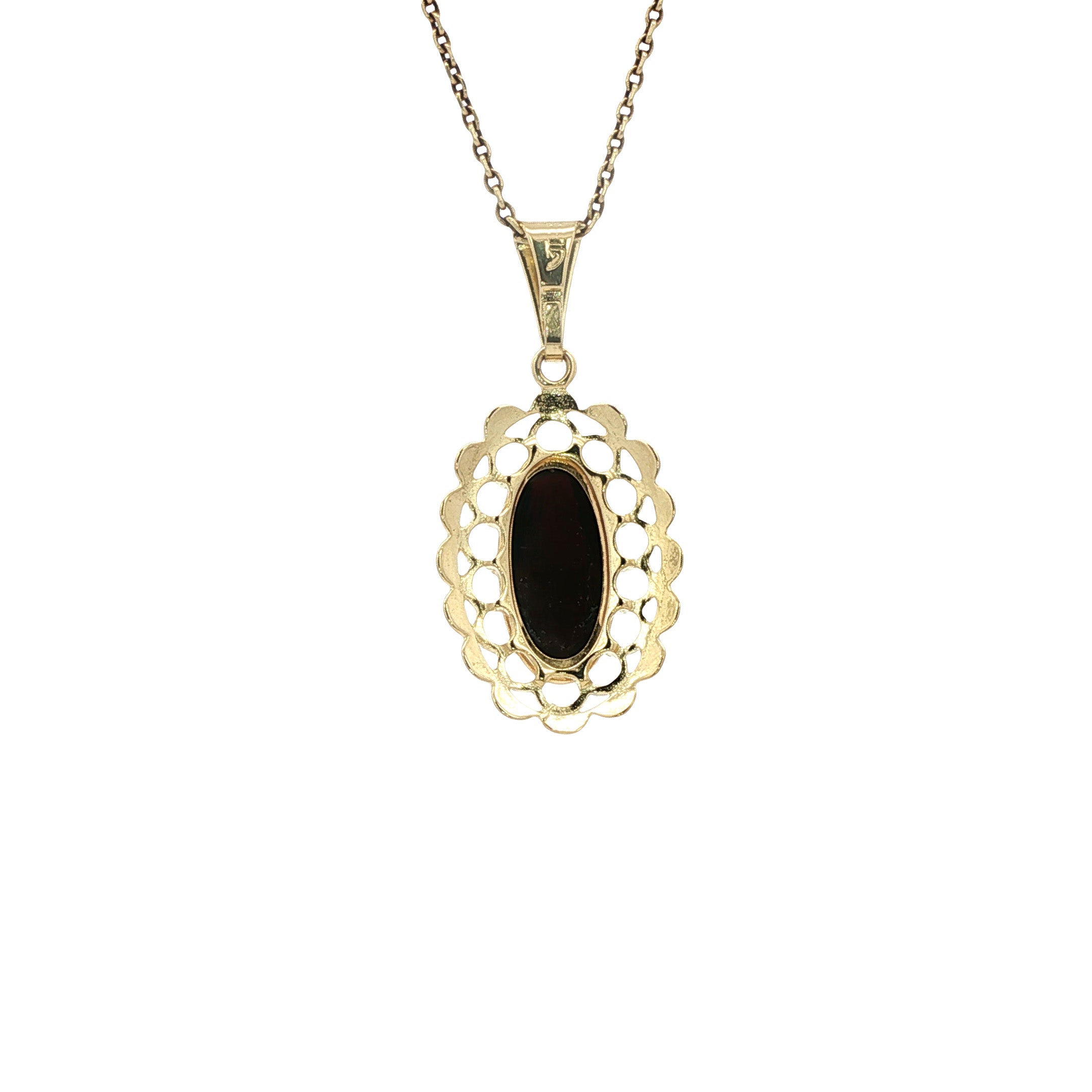 14 kt gold pendant with garnet