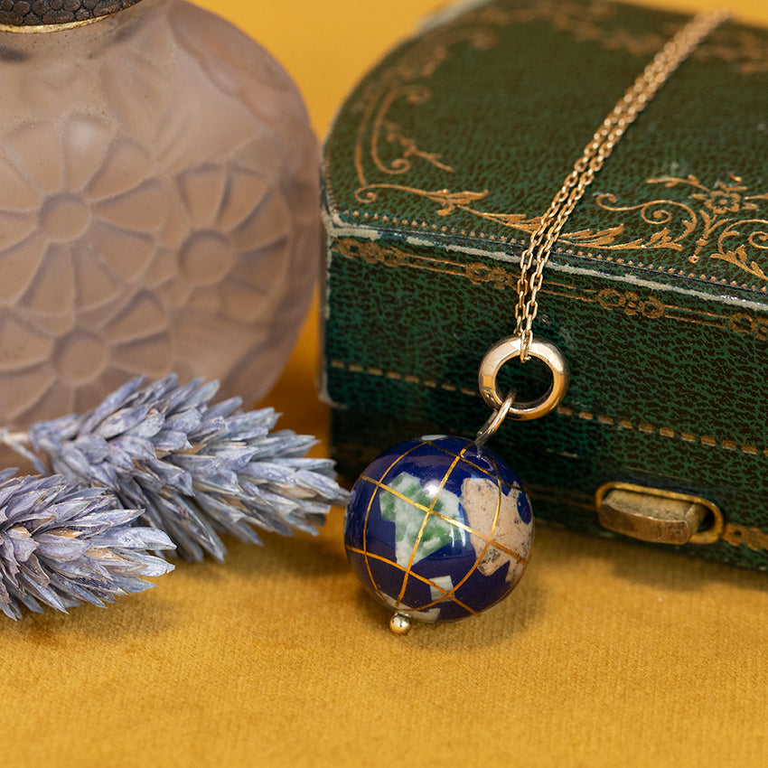 Gouden wereldbol hanger 14 kt