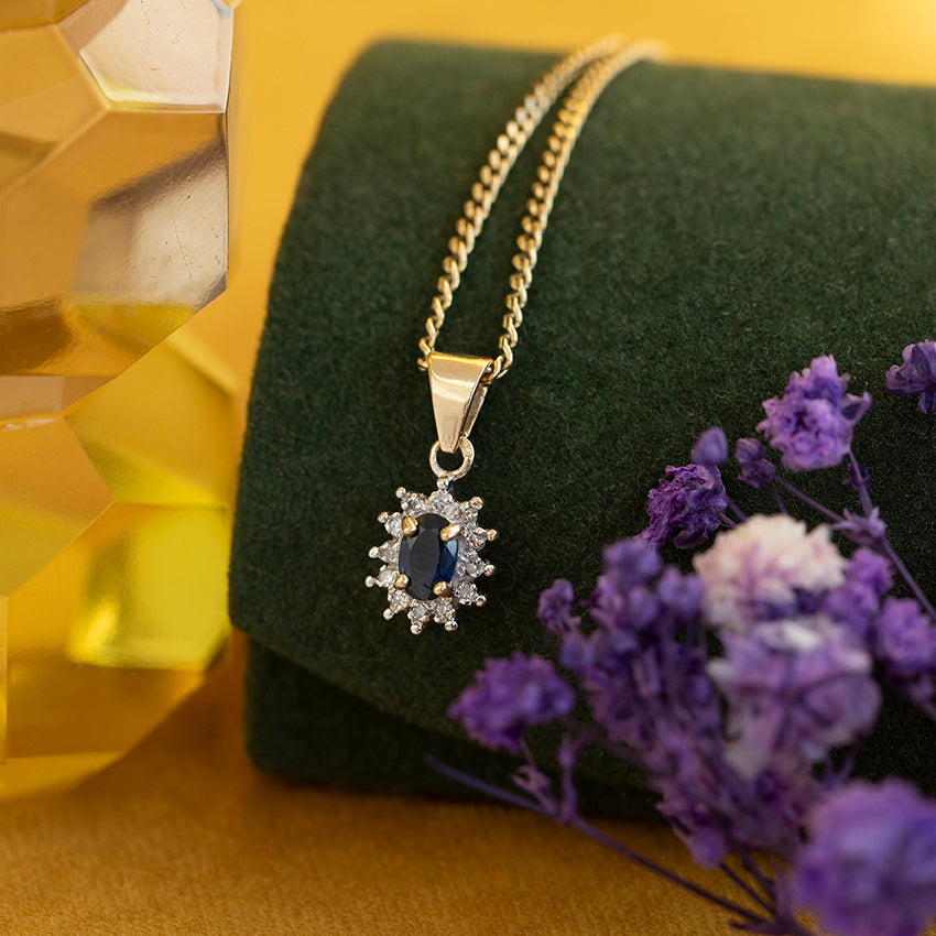 14 kt gold pendant with sapphire and diamond