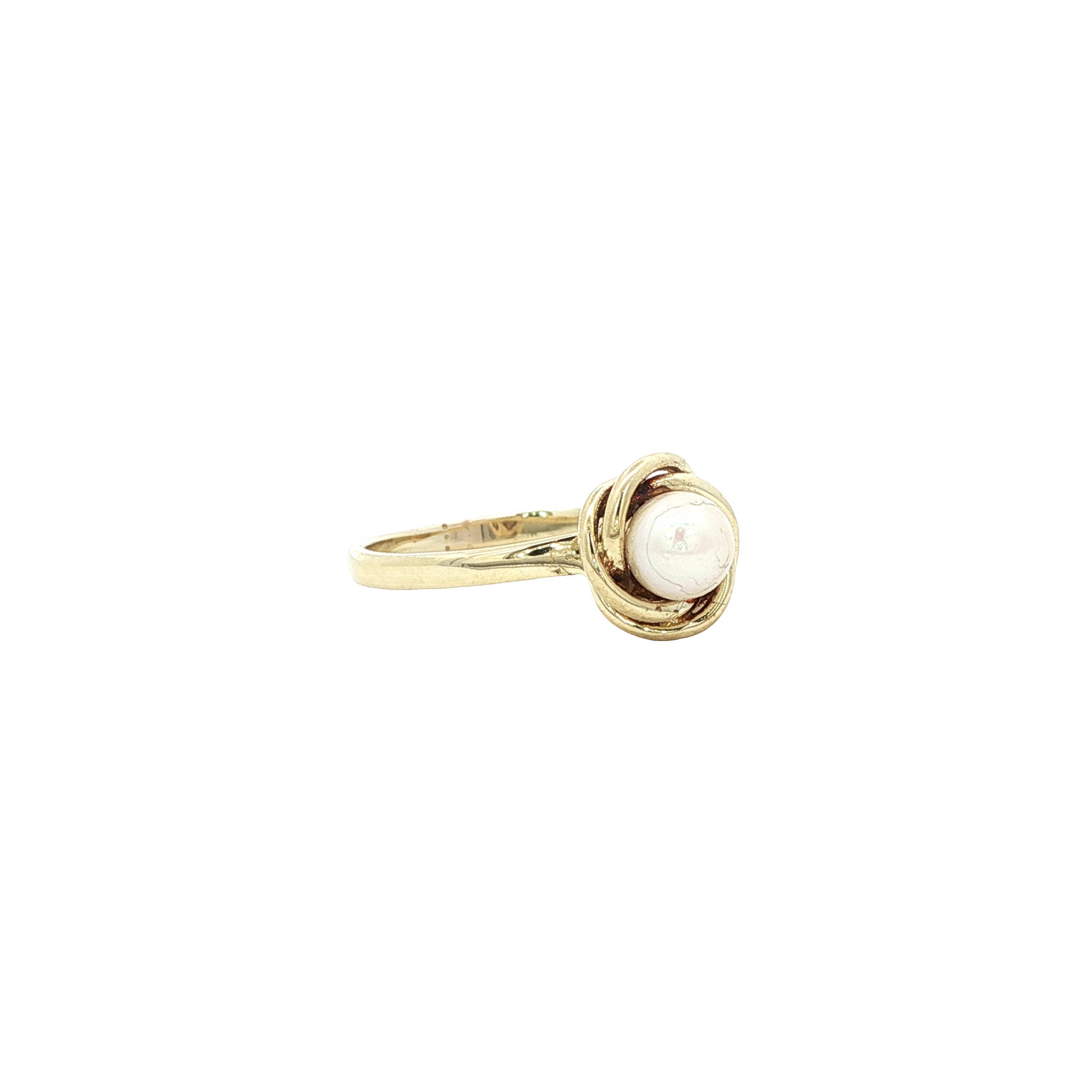 14 kt gold ring with a pearl