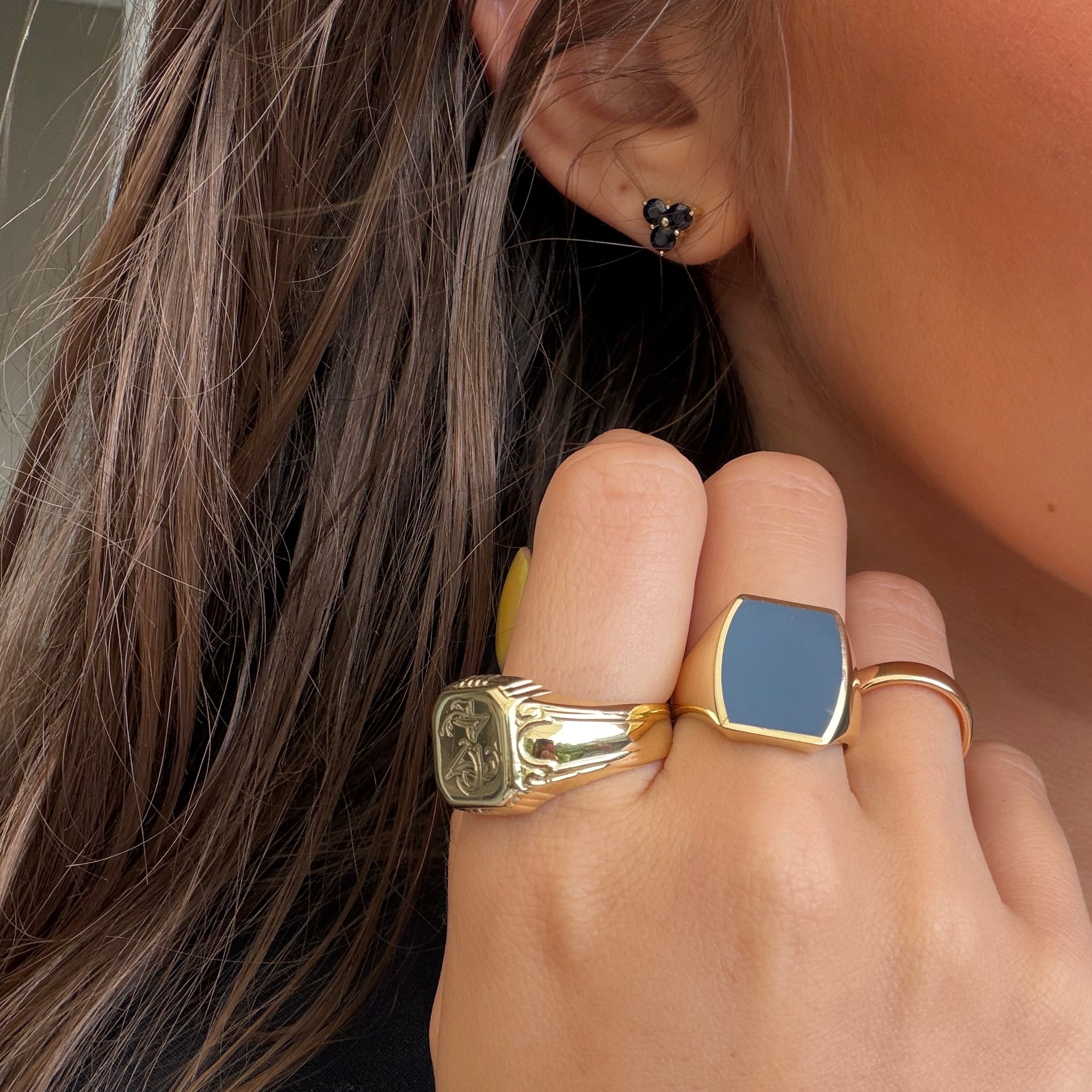 Gouden vintage oorstekers met saffier 14 kt