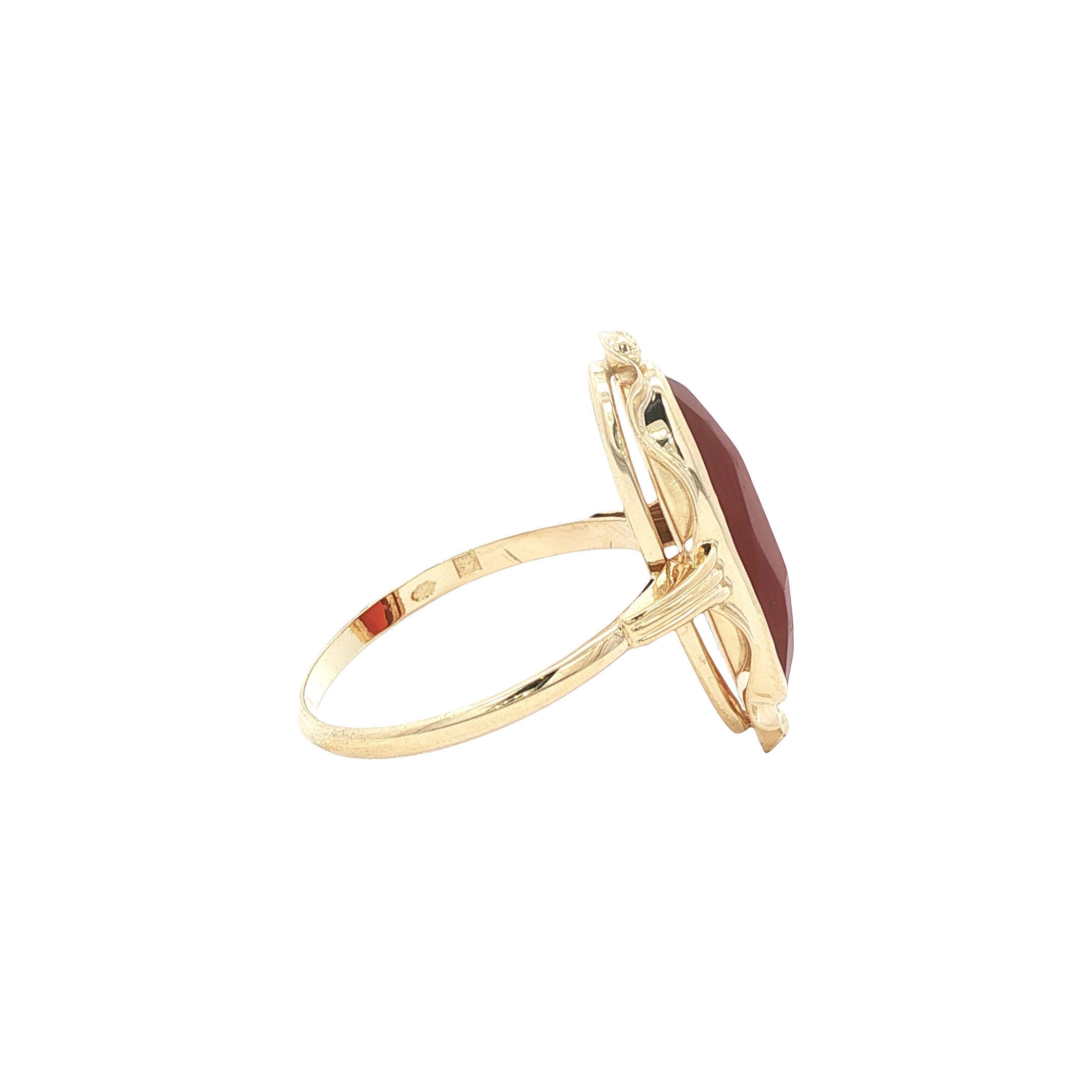 Gold ring with carnelian 14 kt
