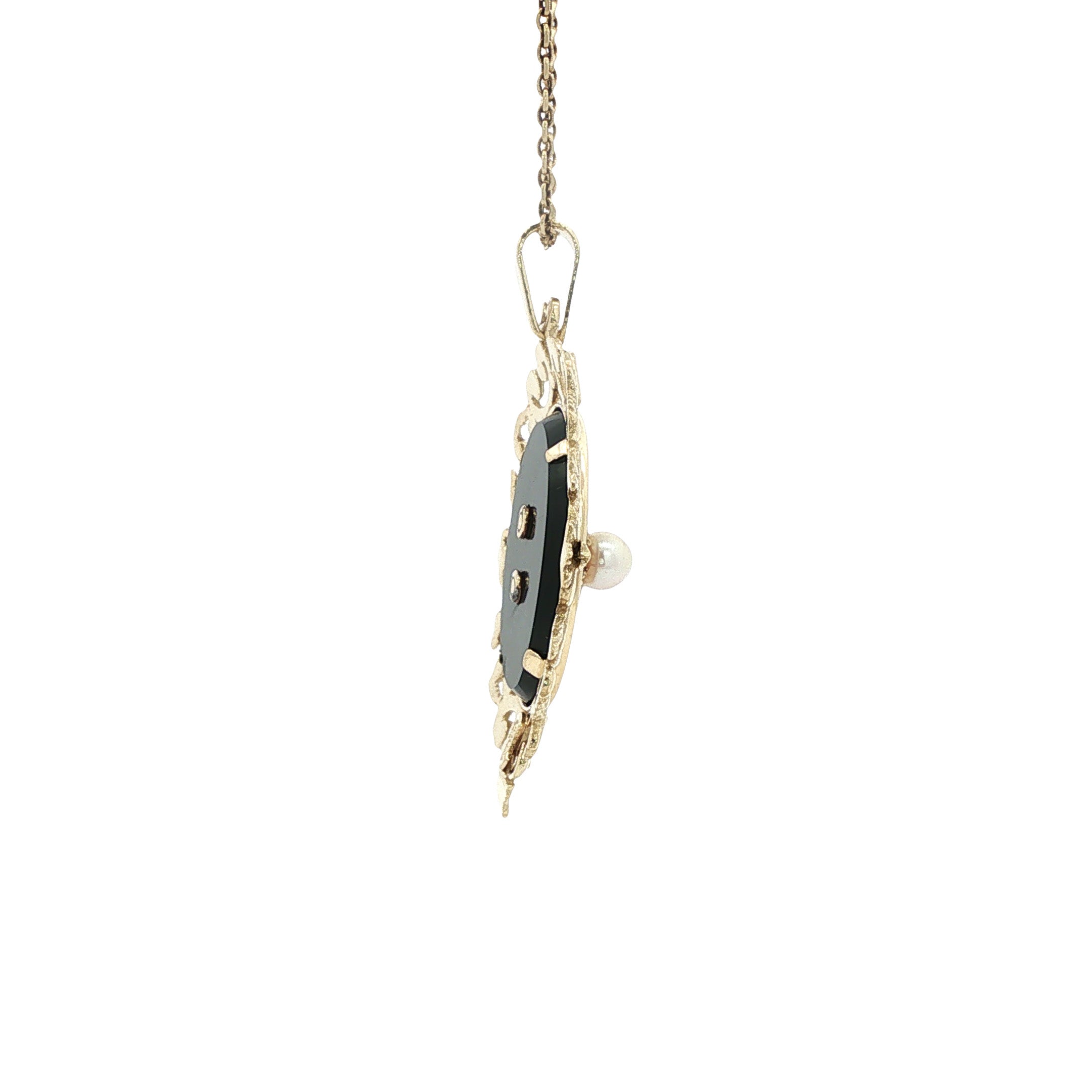 Vintage 14 kt gold pendant with onyx and pearl