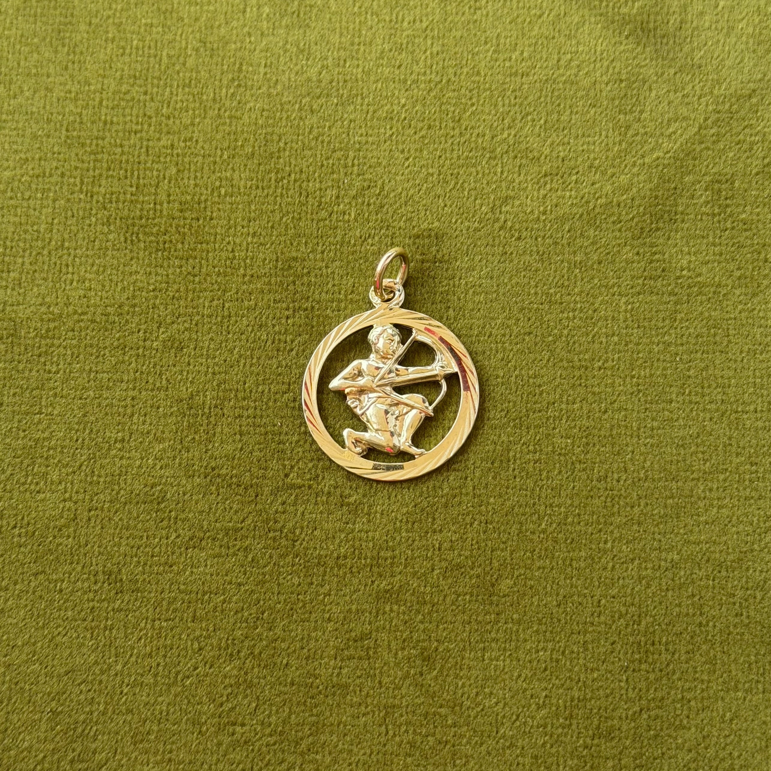 Vintage 14 kt gold Sagittarius zodiac pendant