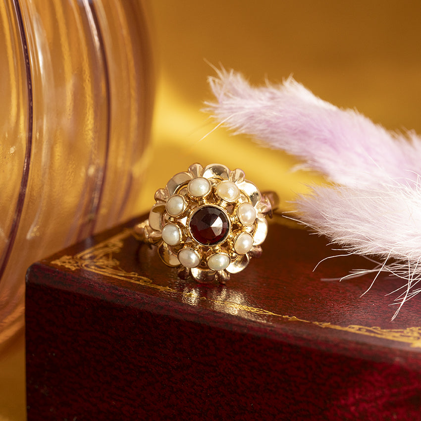 Gouden ring met granaat en parel 14 kt