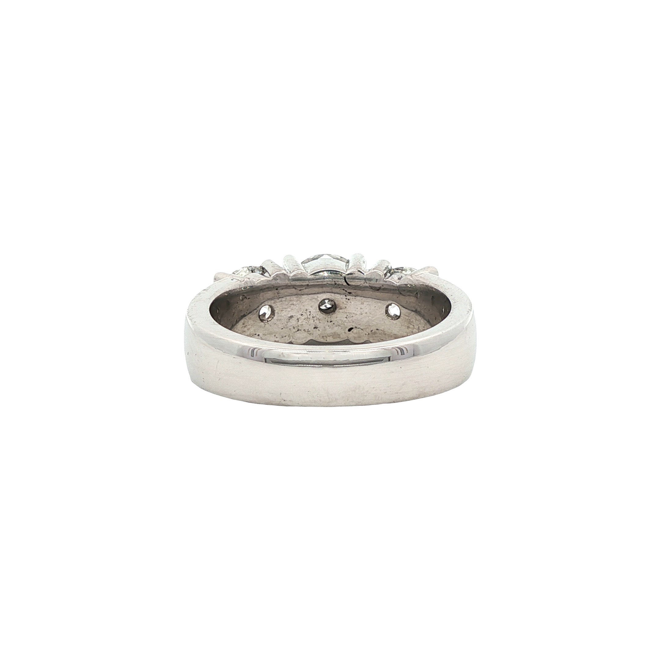 14 kt white gold ring with diamond