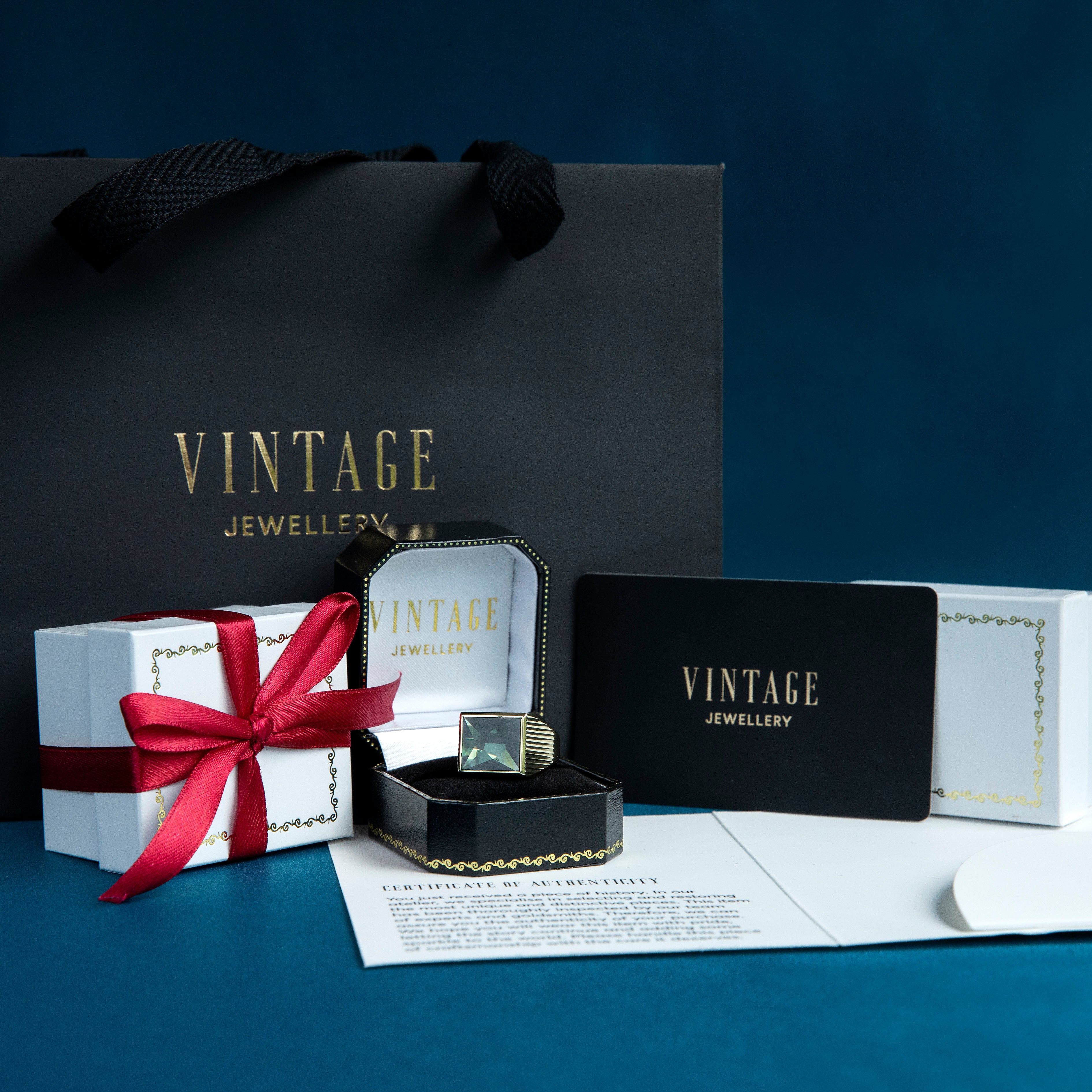 Gouden zegelring met stersaffier 14 kt