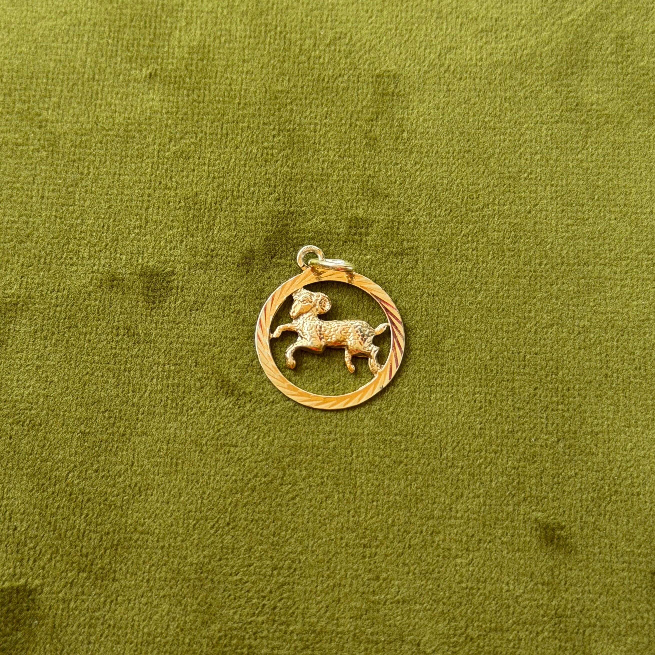 Vintage 14 kt gold Aries zodiac pendant
