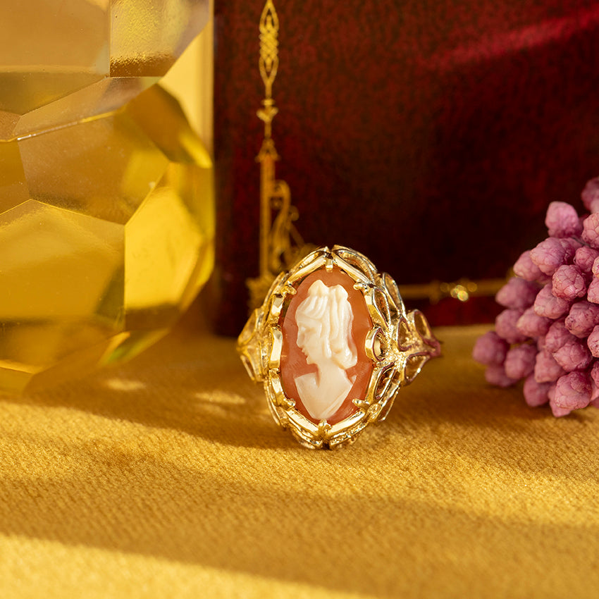 Vintage 14 kt gold ring with cameo
