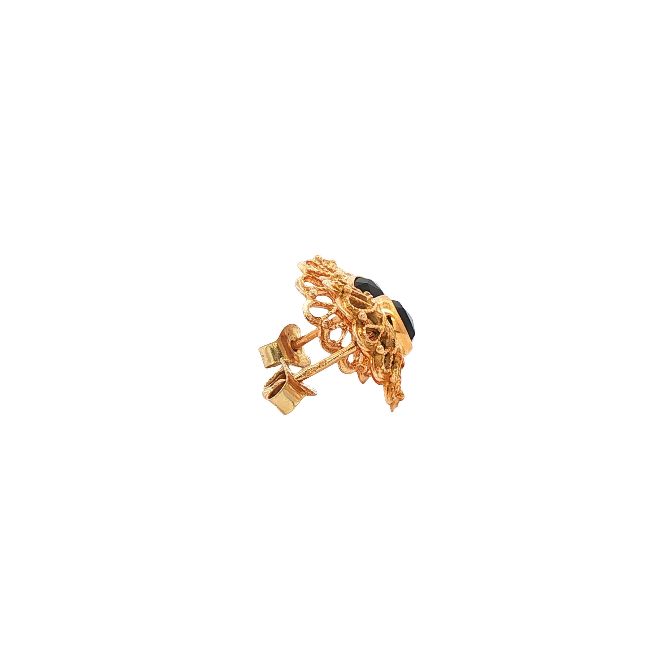 Vintage 14 kt gold stud earrings with garnet
