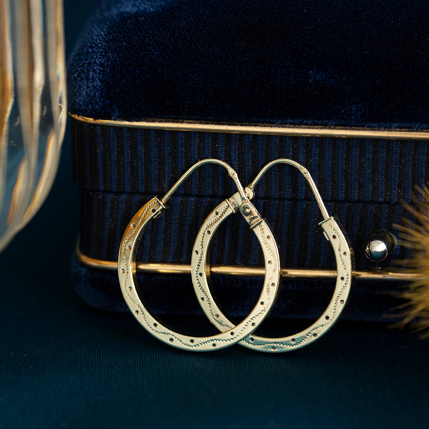 Gouden vintage fantasie oorringen 14 kt