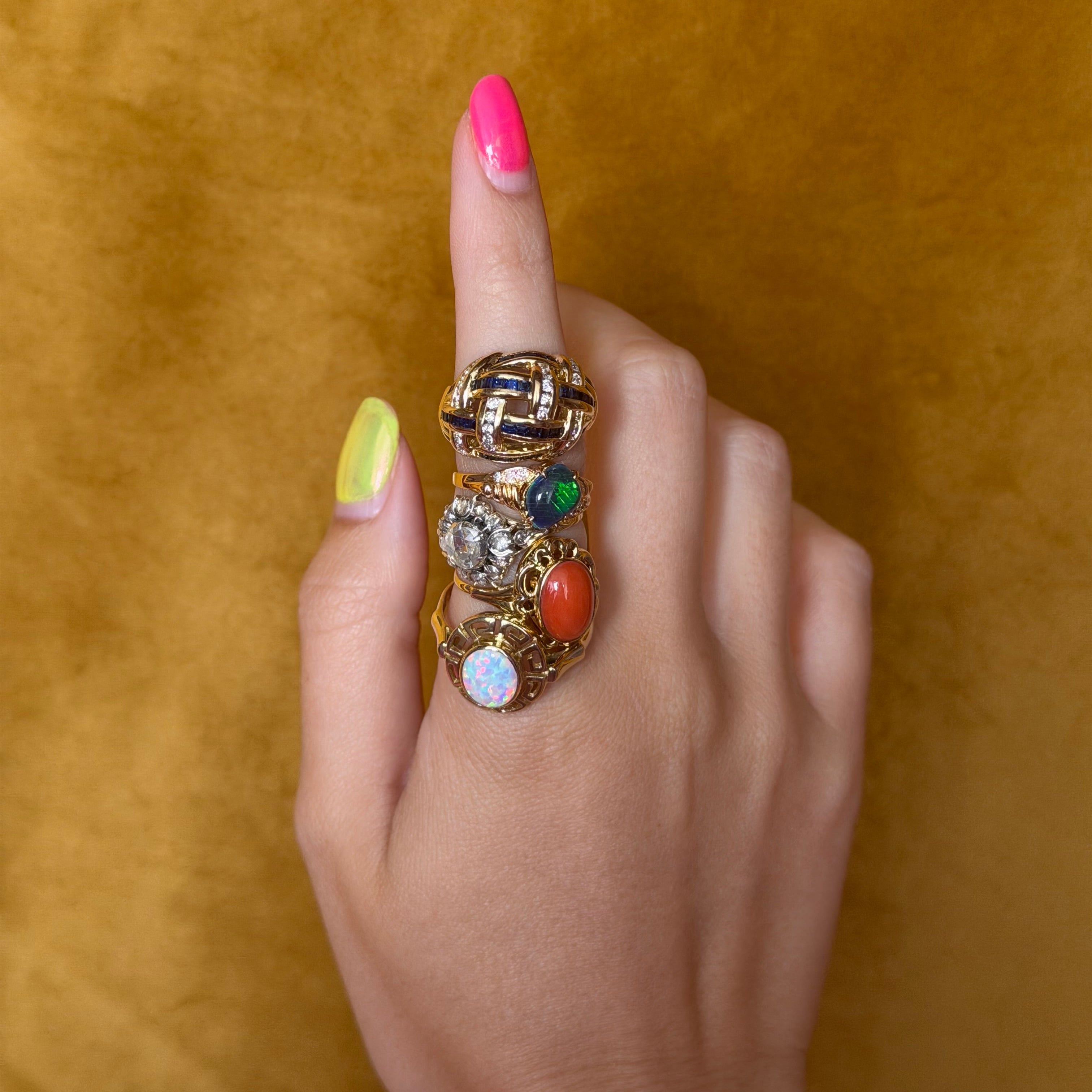 Gouden vintage ring met saffier en diamant 18 kt