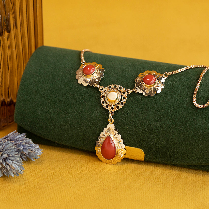 Gouden collier met bloedkoraal 14 kt