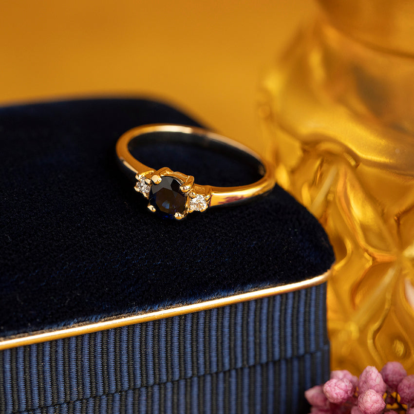 Gouden vintage ring met saffier en diamant 18 kt
