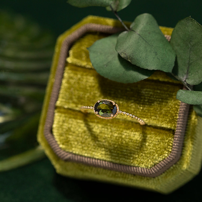 Gold ring with coloured stone 14 kt