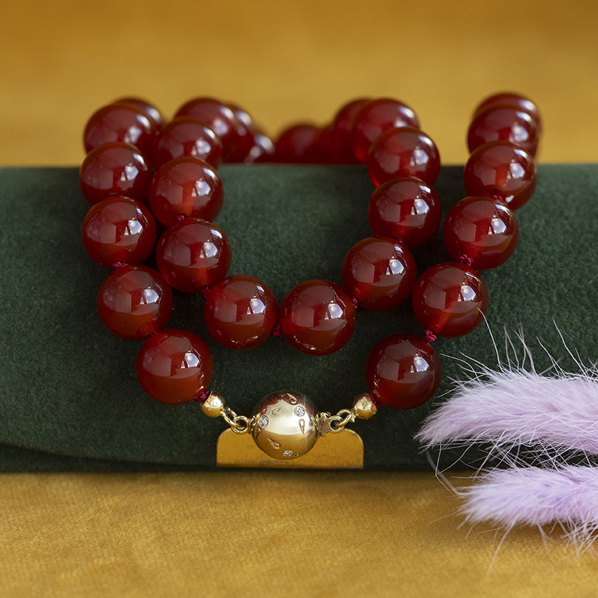 Carneool collier met gouden sluiting met diamant 14 kt