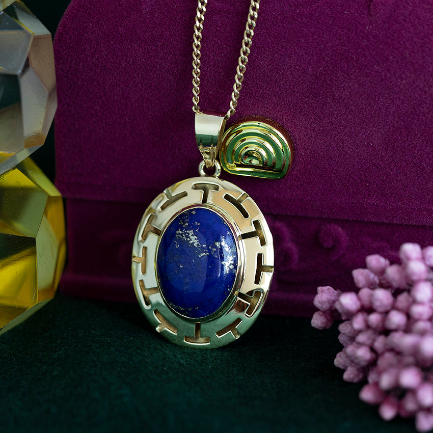 14 kt gold pendant with lapis lazuli