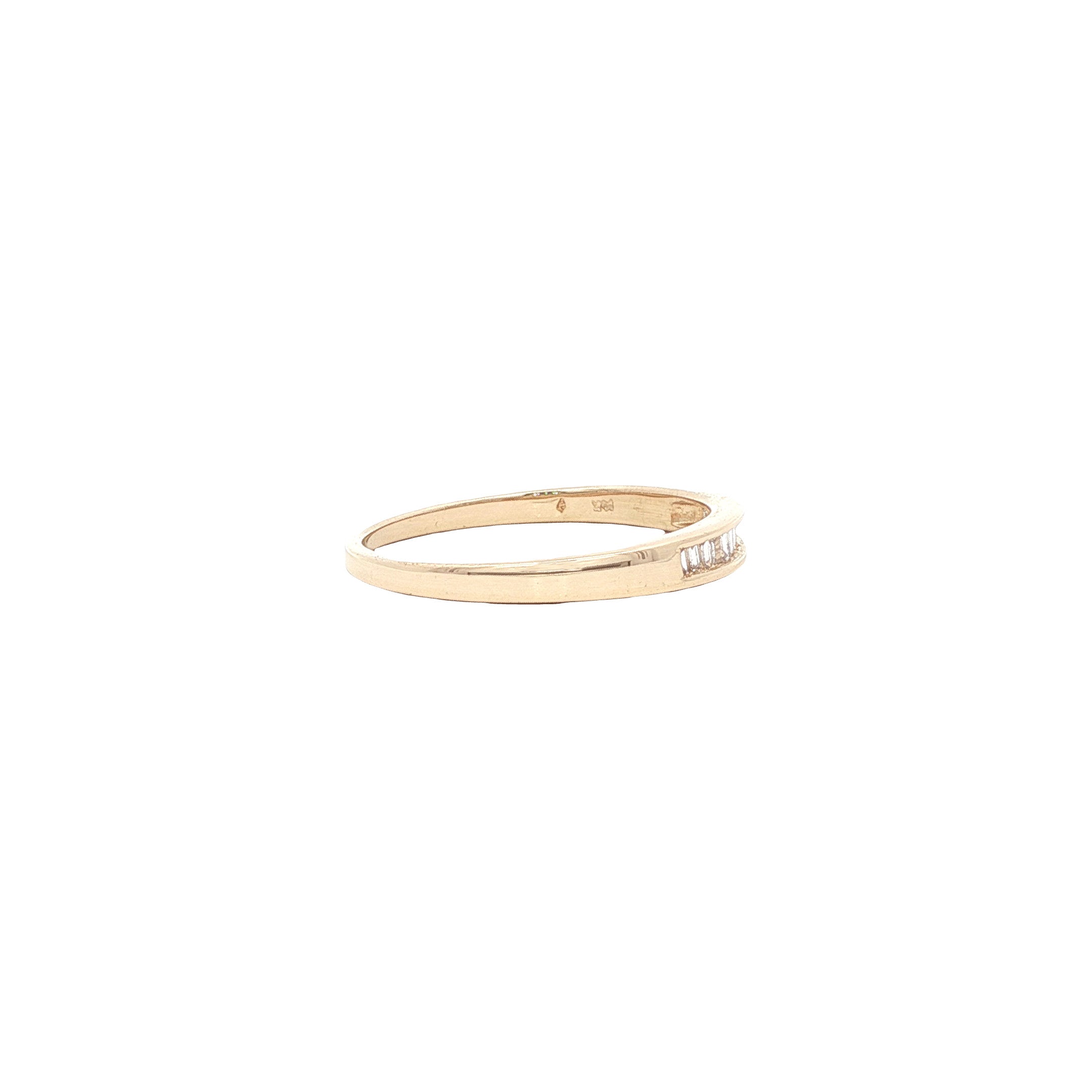 14 kt gold ring with a diamond