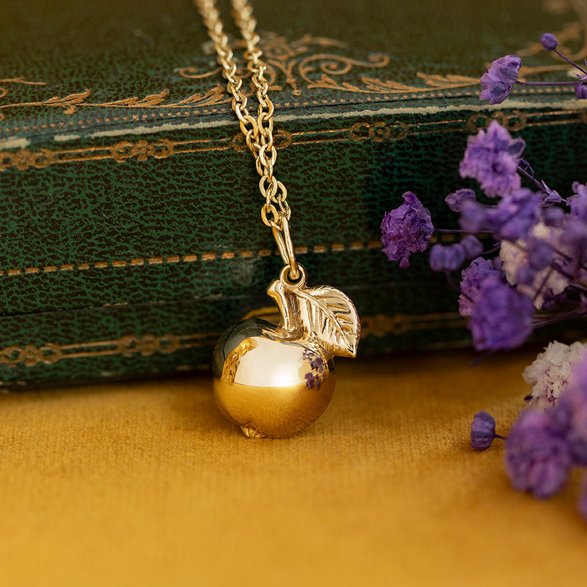 Vintage 14 kt gold apple pendant