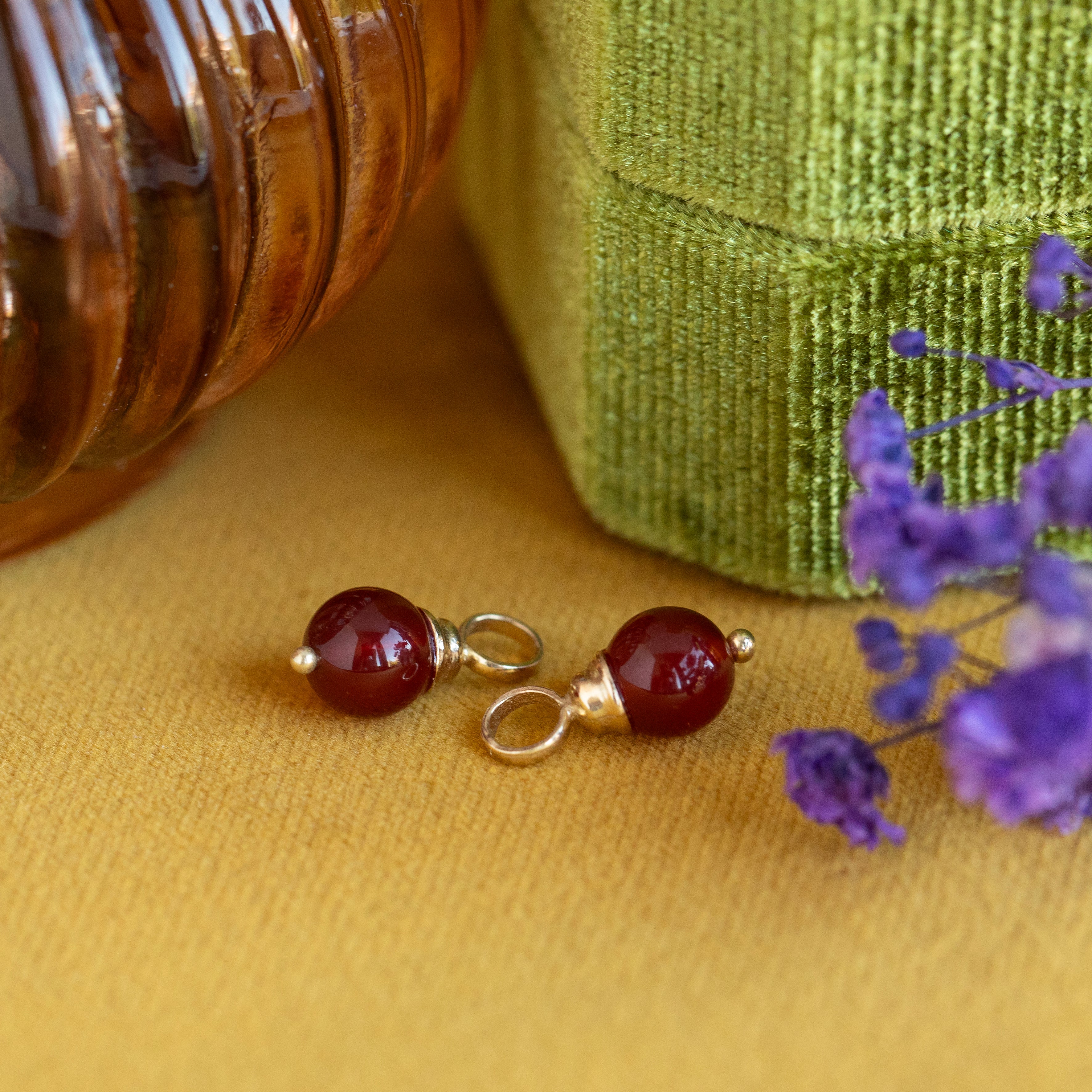 Gouden vintage oorhangers met carneool 14 kt