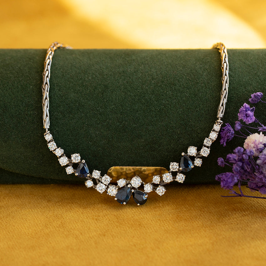 18 kt white gold necklace with diamond and sapphire