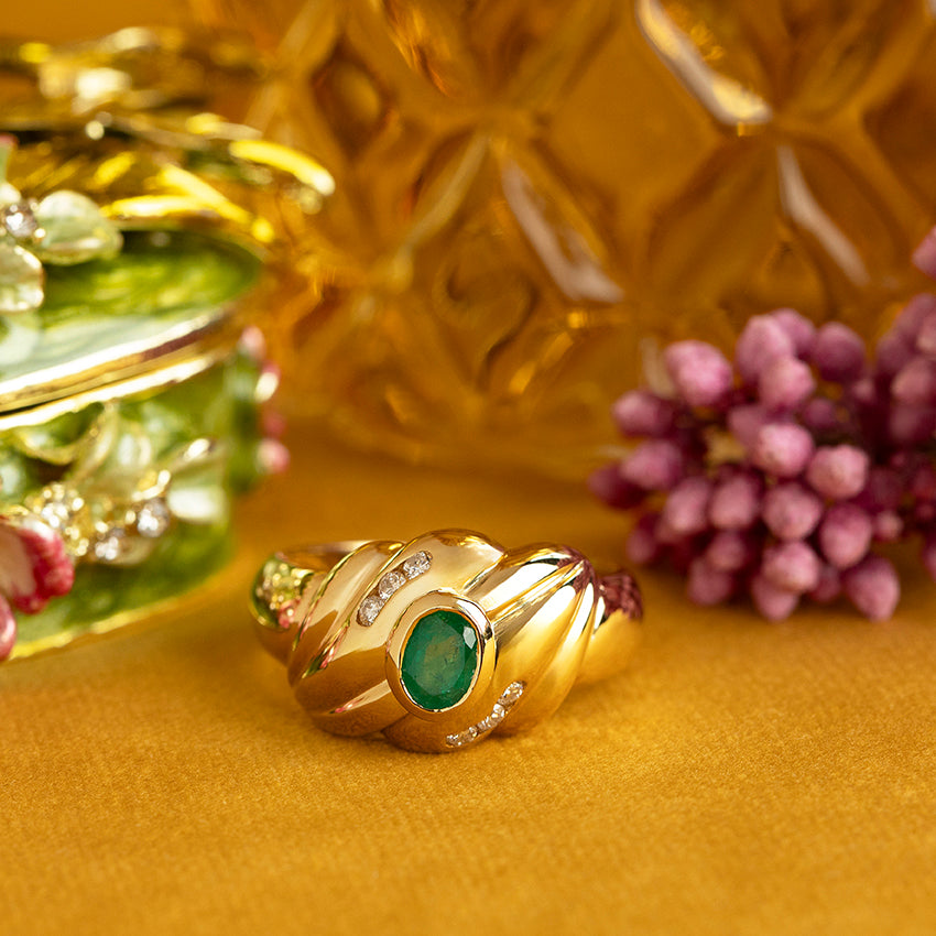 Vintage gold ring with emerald and moissanite, 18 kt