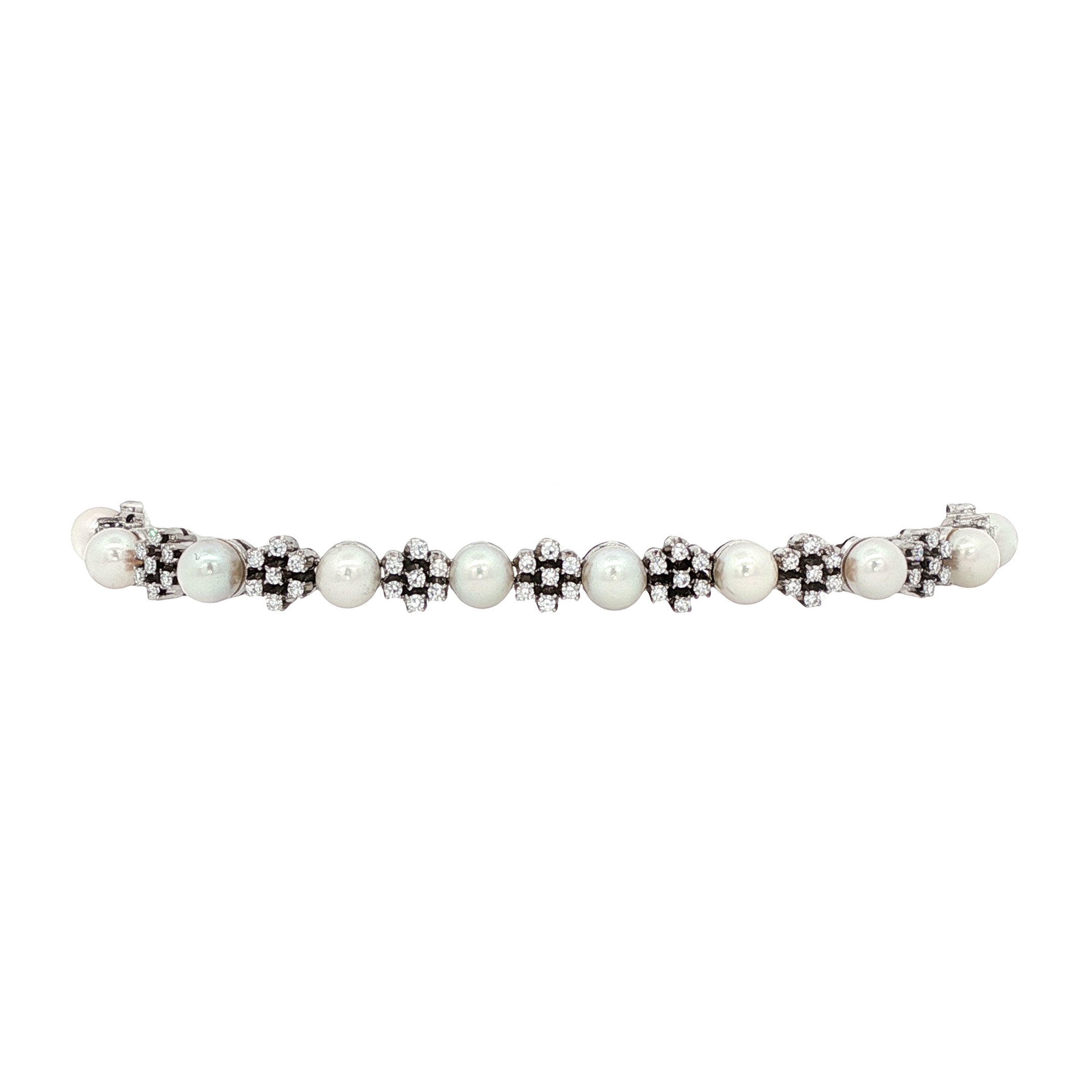 18 kt white gold bracelet with a diamond and a pearl