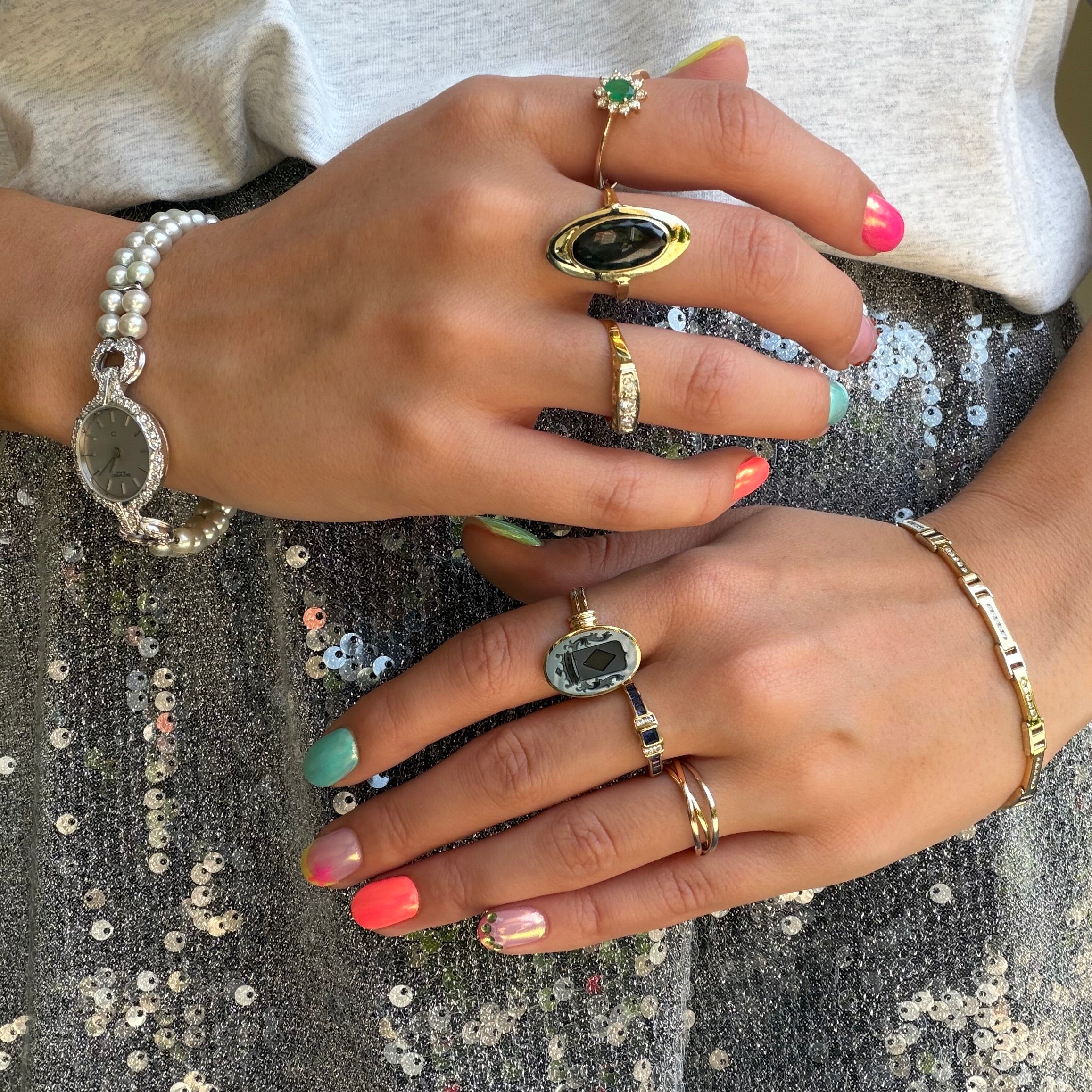Gouden vintage ring met blauwe laagsteen 14 kt