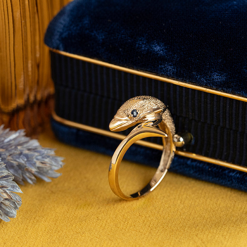 Dolphin ring with sapphire 10 kt