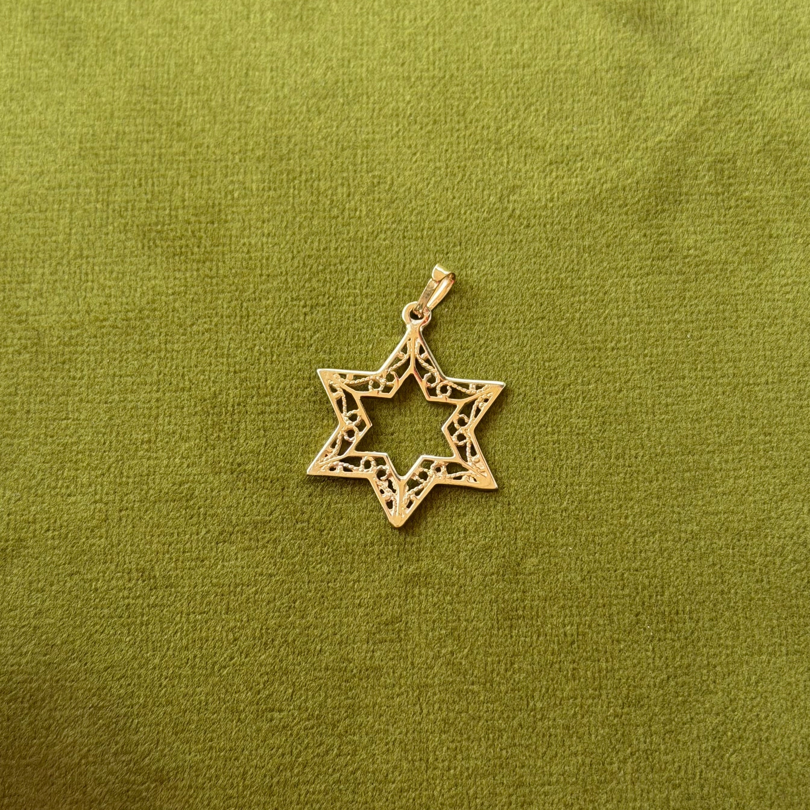 14 kt gold vintage star pendant