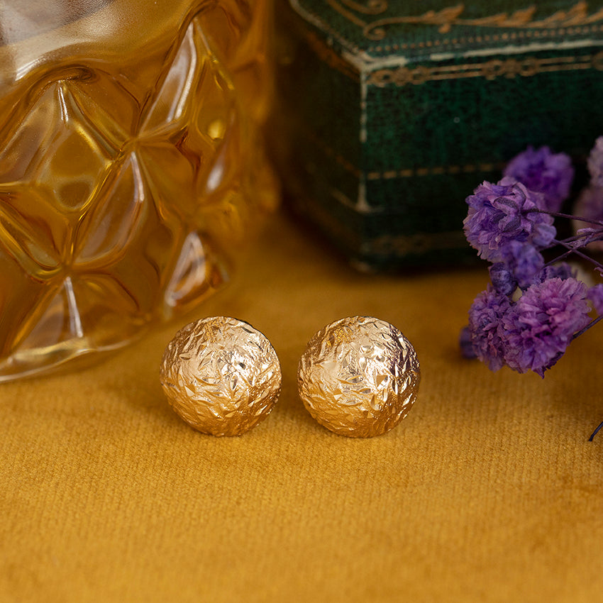 Vintage fantasy stud earrings 8 kt