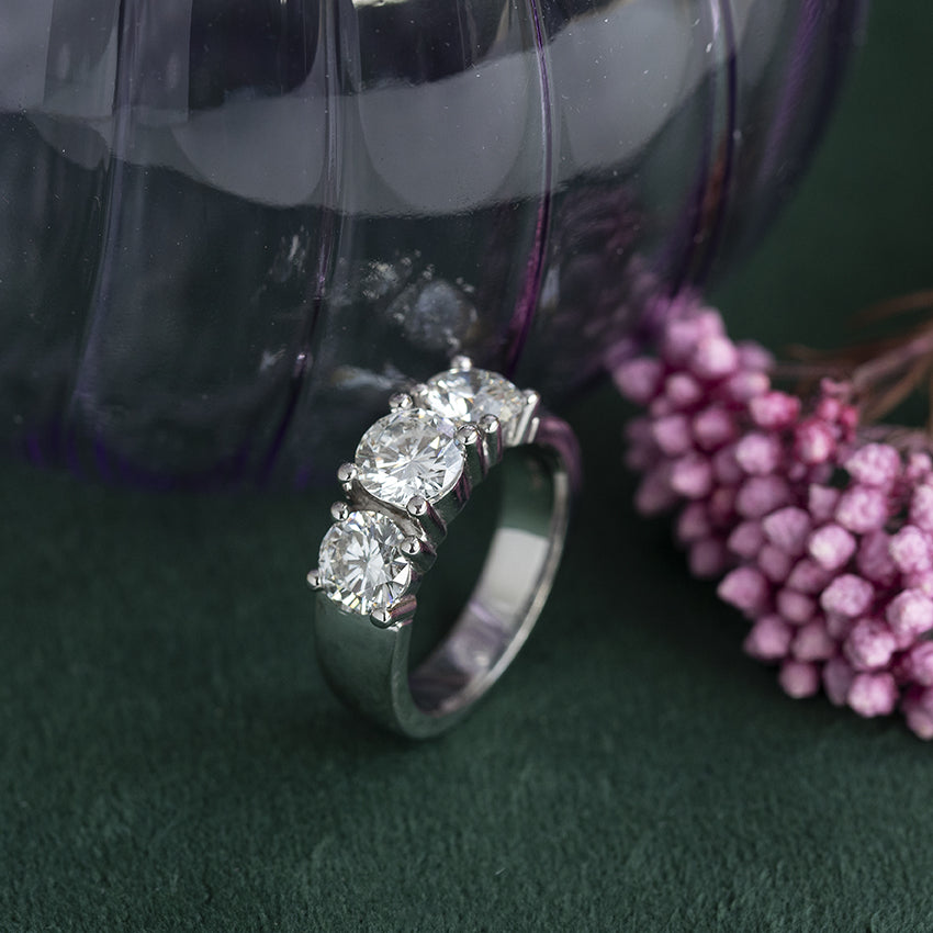 White gold ring with diamond 14 kt