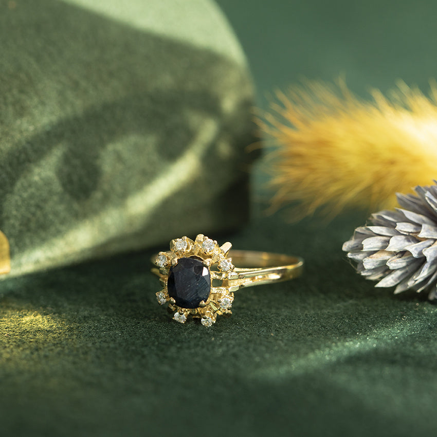 Vintage gold cluster ring with sapphire and diamond, 18 kt
