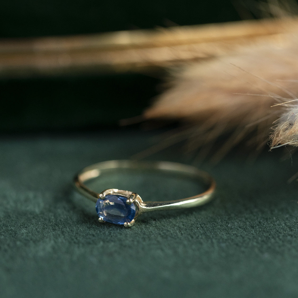14 kt gold ring with sapphire