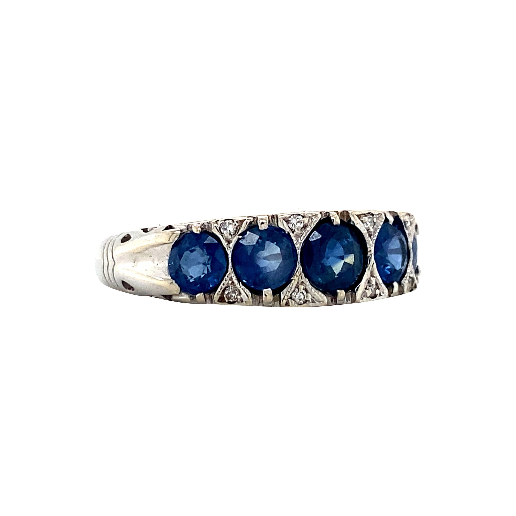 14 kt white gold ring with sapphire and diamond
