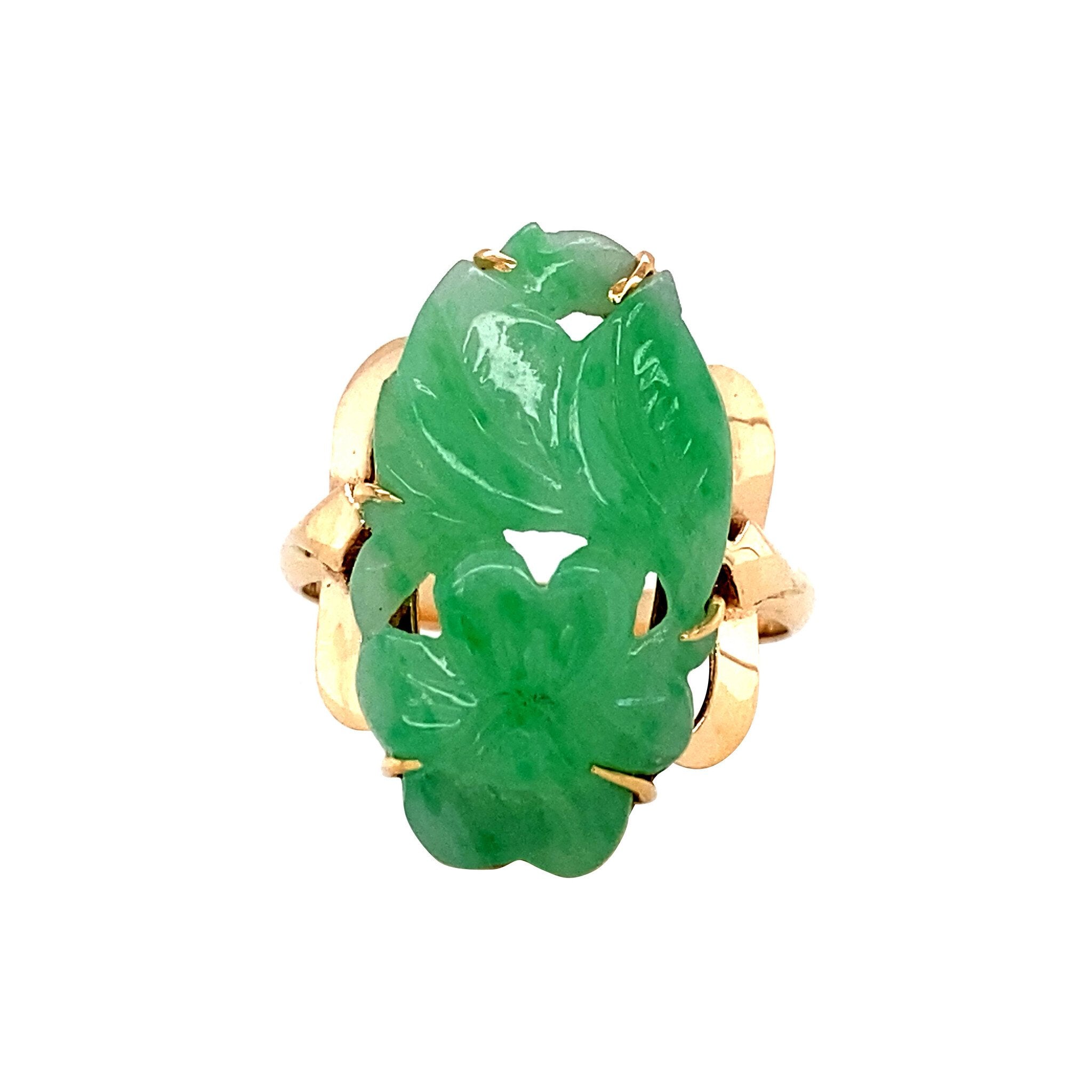 14 kt gold ring with jade