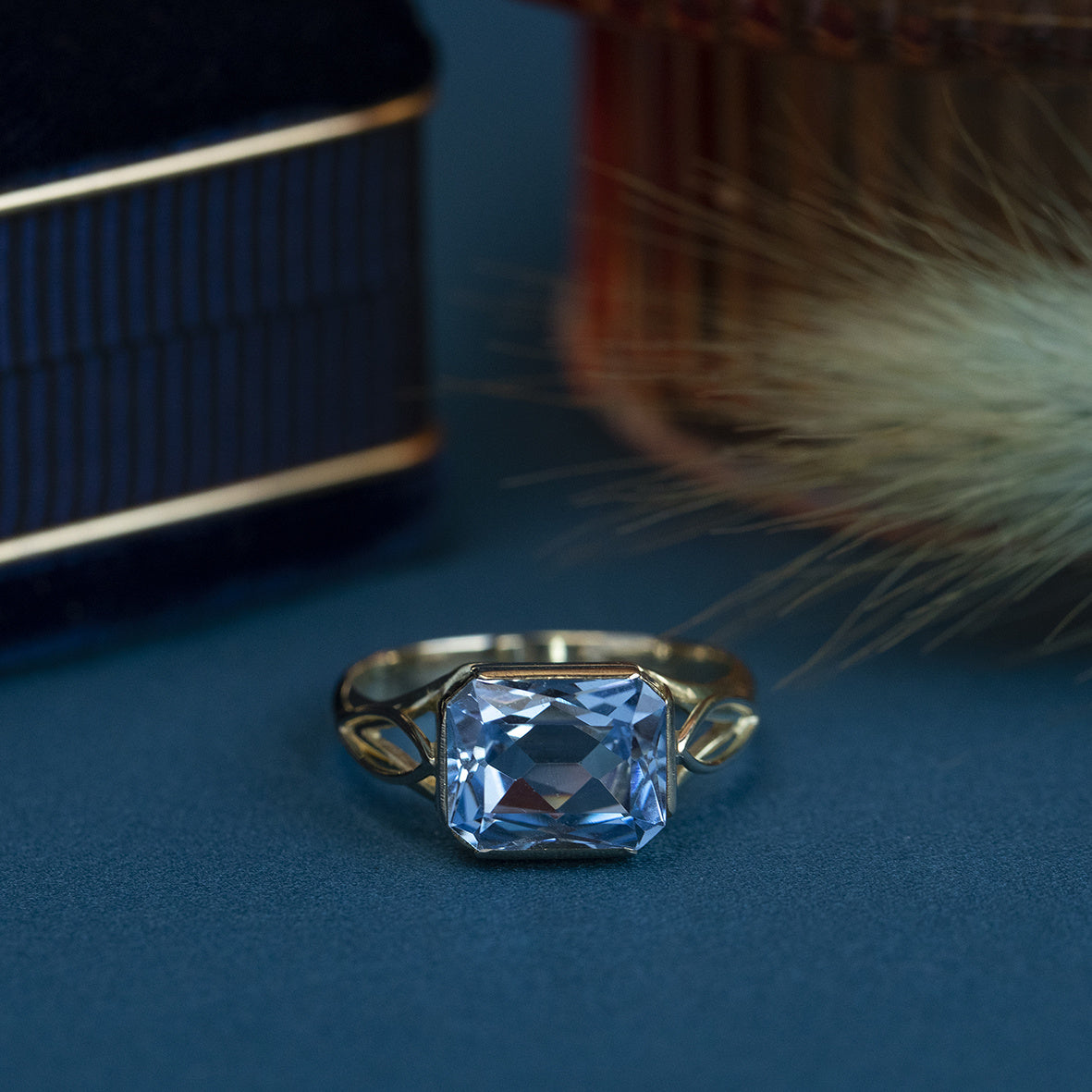 Gold ring with blue spinel, 14 kt
