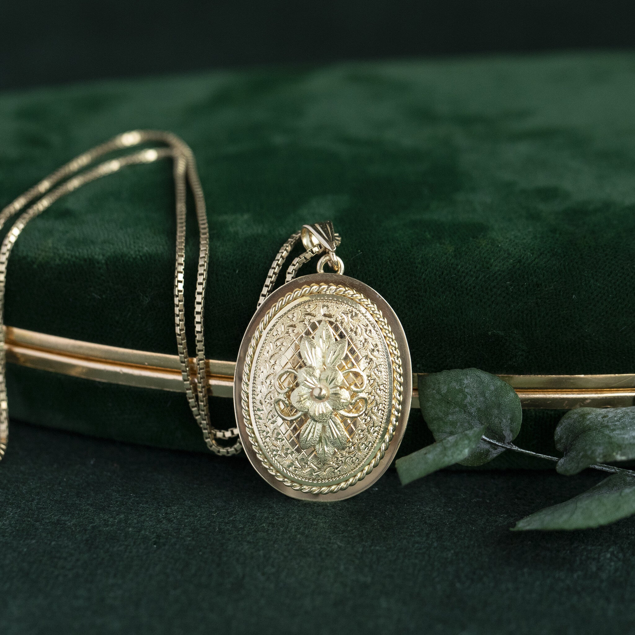 Gold Venetian long necklace 14 kt