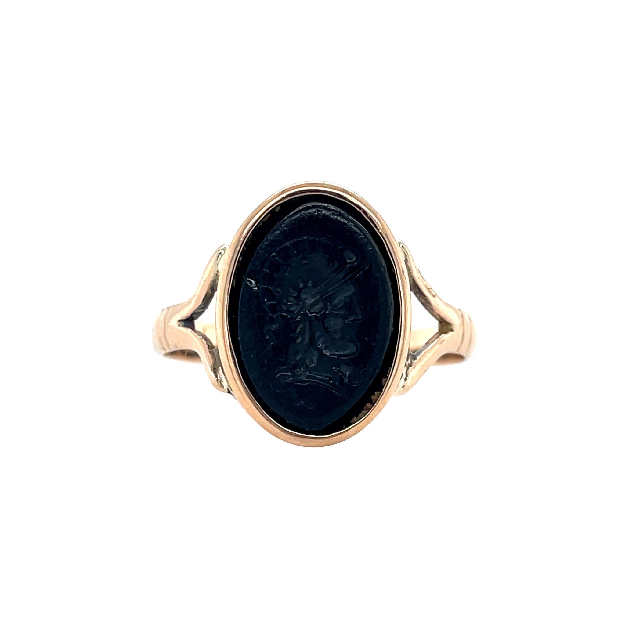Rose-gold vintage signet ring with a colored stone, 14 kt