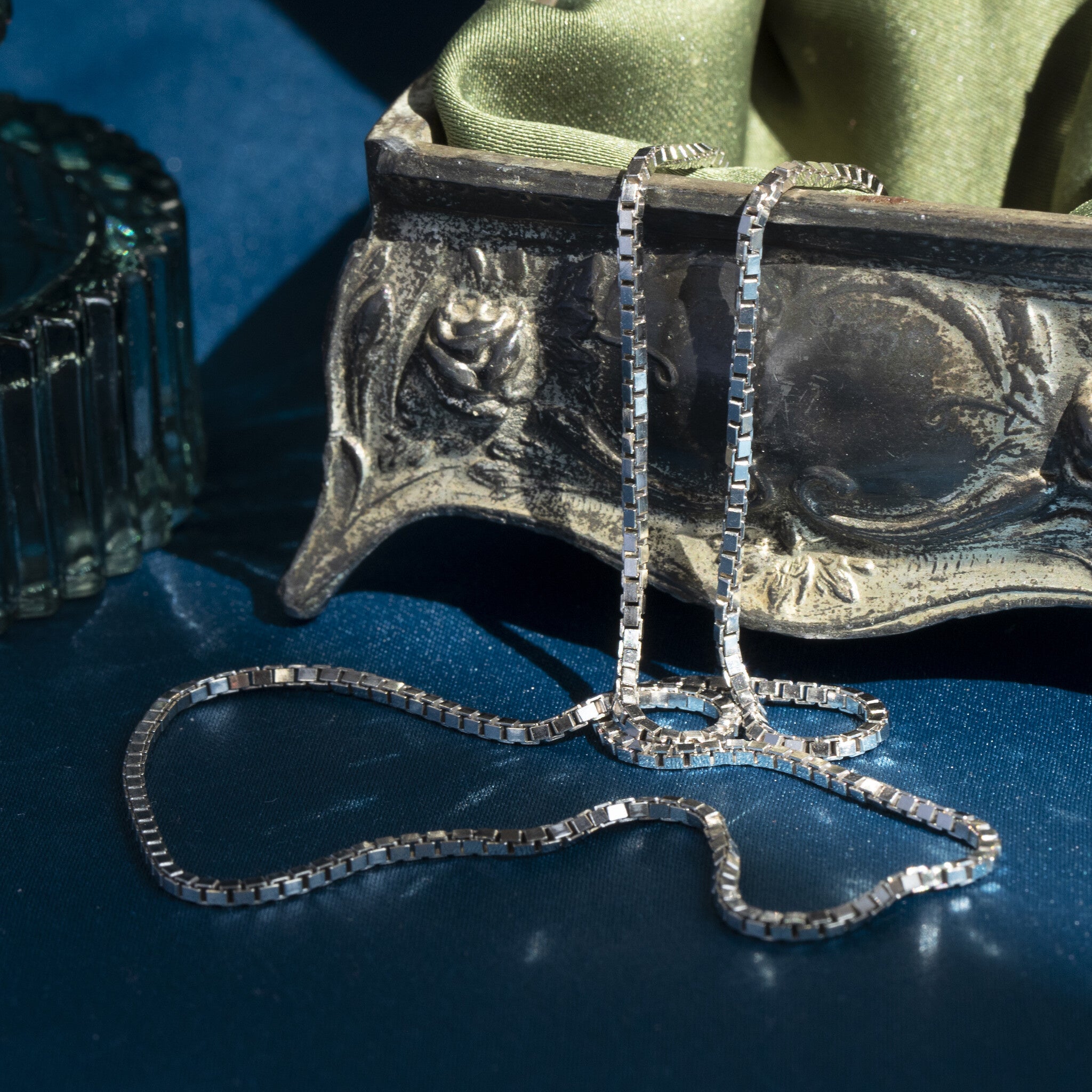 14 kt white gold Venetian long necklace