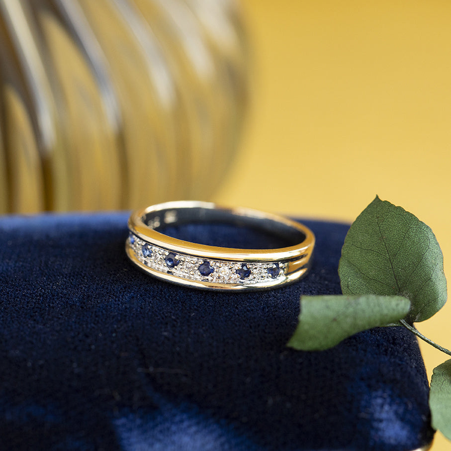 14 kt gold vintage row ring with sapphire and diamond