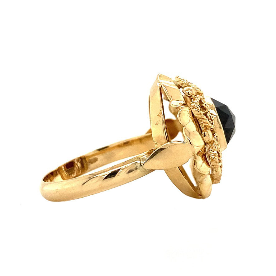 14 kt gold ring with garnet
