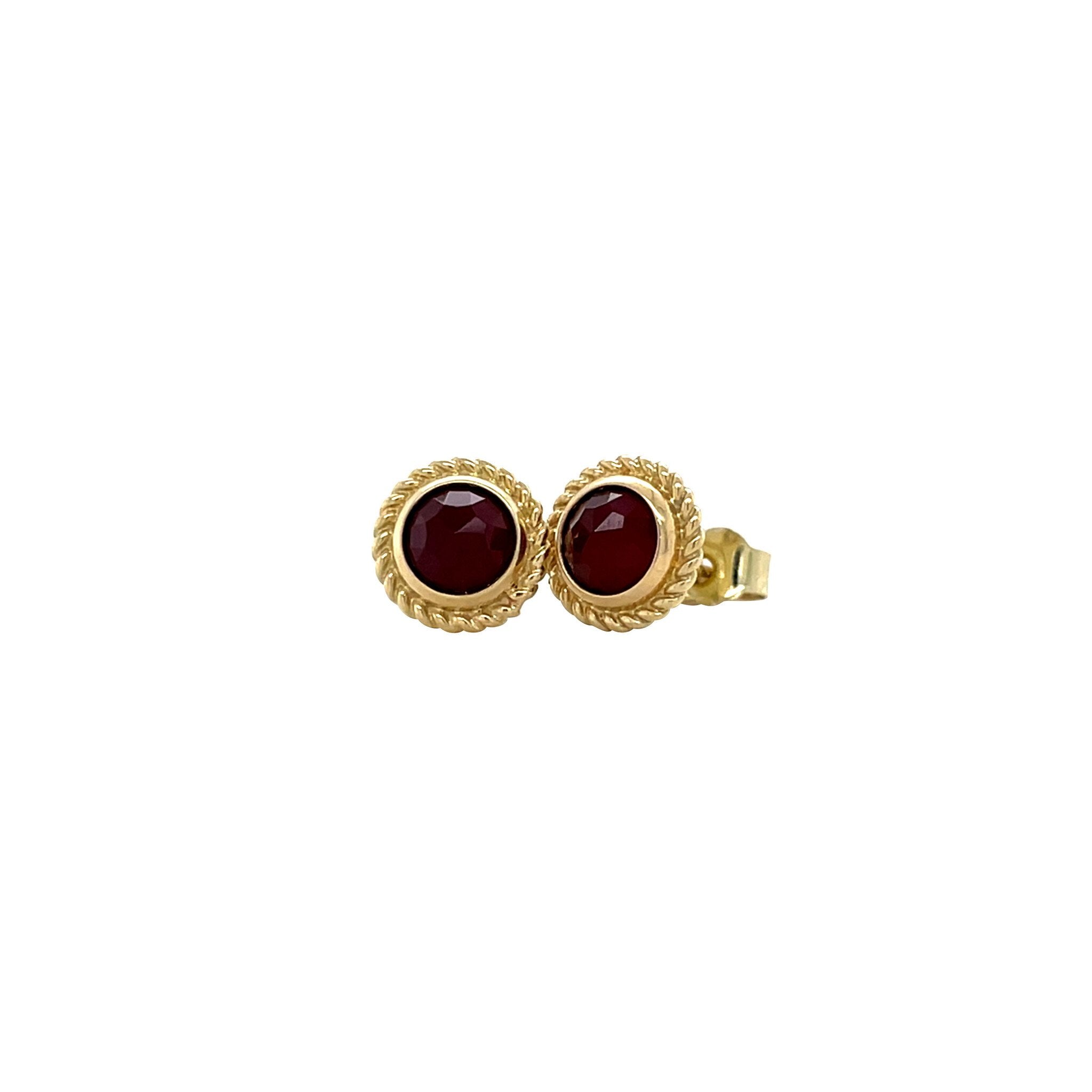 Gold vintage stud earrings with carnelian 14 kt