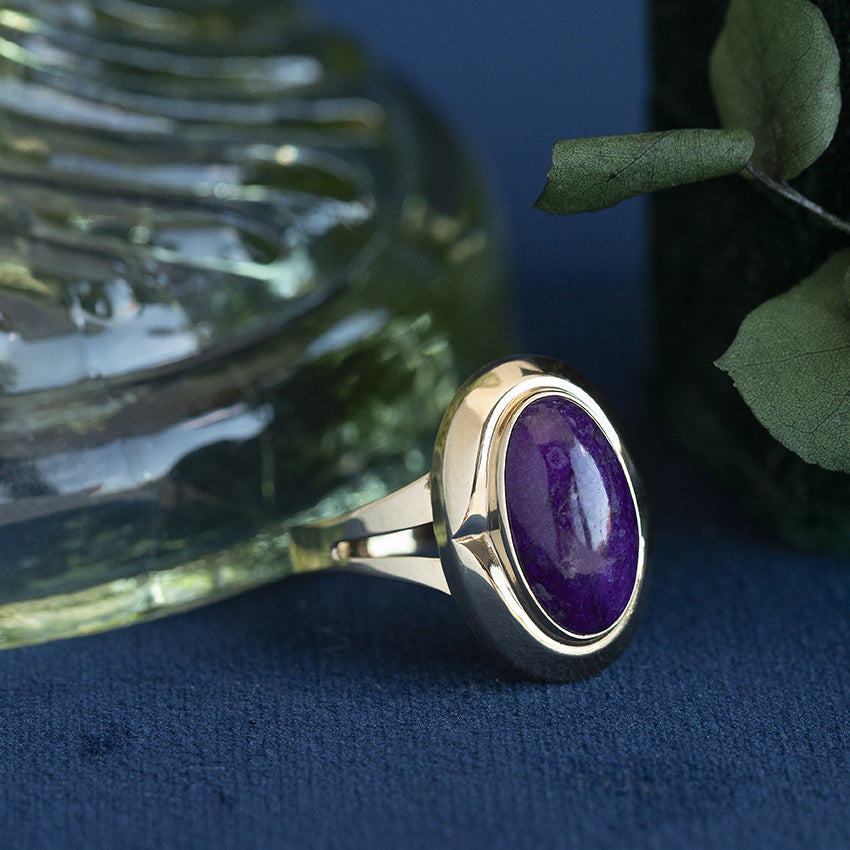 Gold vintage ring with sugilite 14 kt