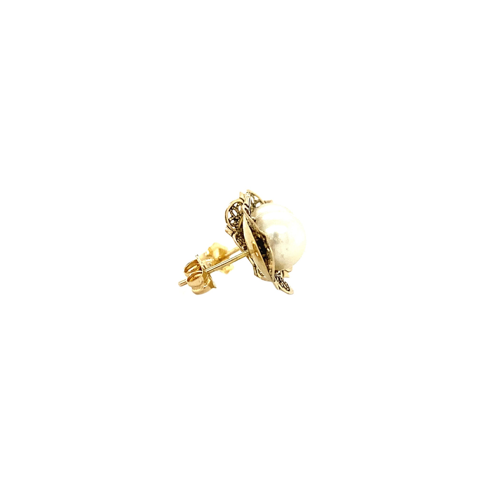 14 kt gold pearl stud earrings