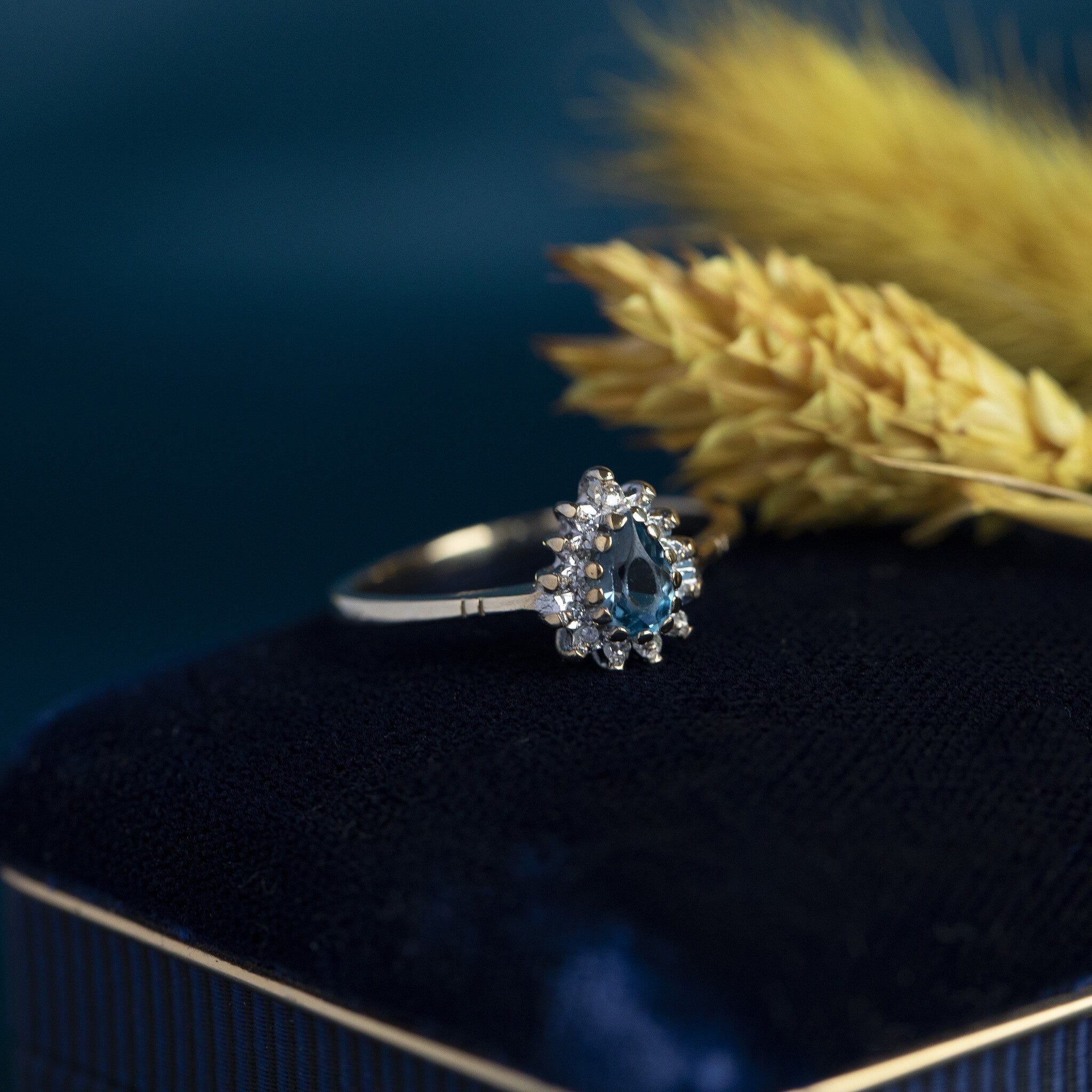 Ring met topaas en diamant 9 krt